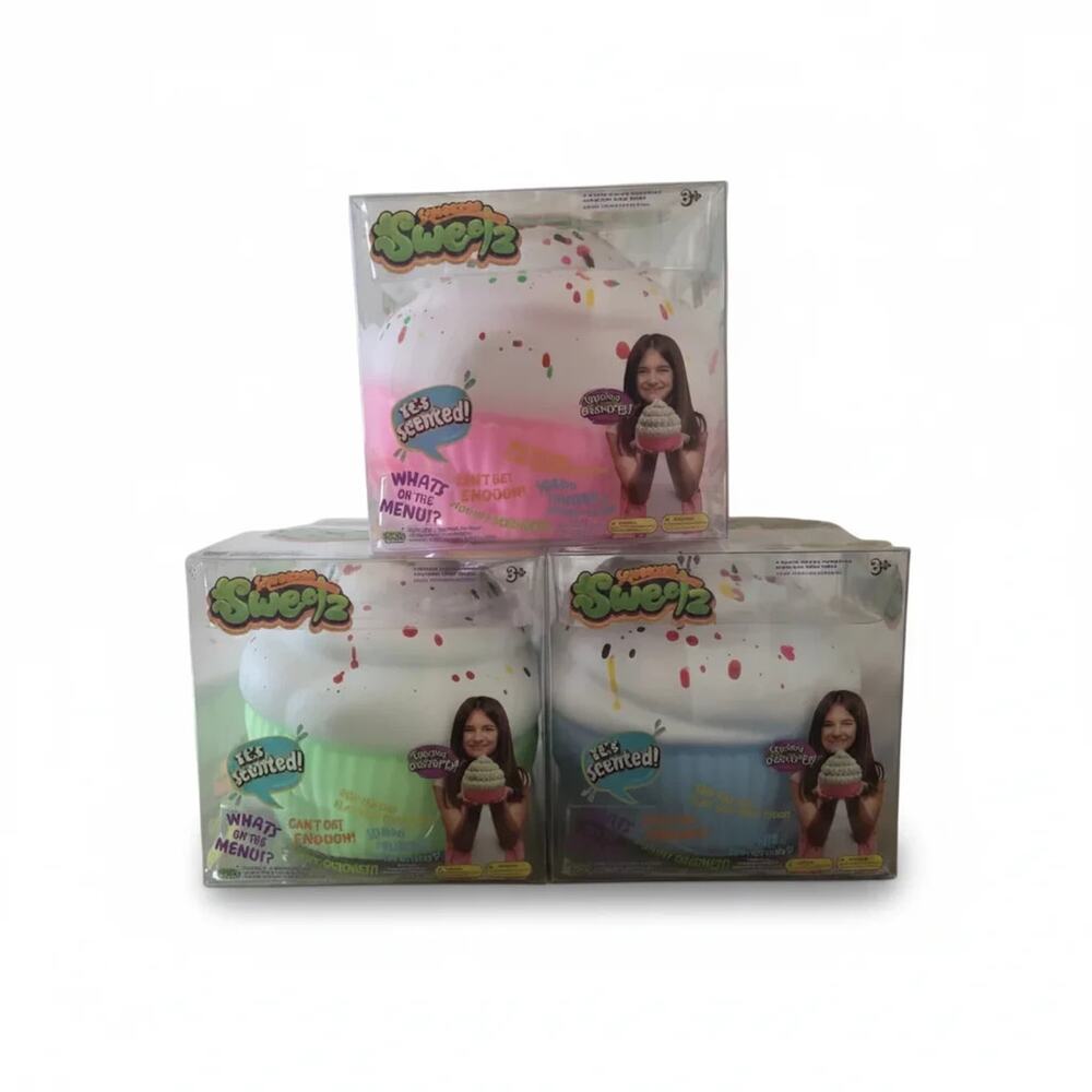 🔥SqueeZee Sweetz Scented Cupcake Squishy Squeeze Toy Blue w/ Sprinkles BNWT🔥